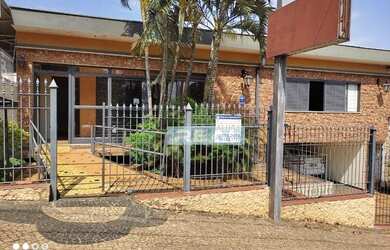 Imagem: O depósito possui 2 Vagas na garagem, 160m² de Área e está