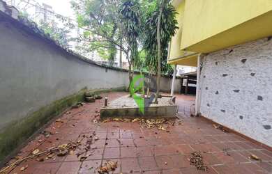 Imagem: O depósito possui 3 Vagas na garagem e 200m² de Área e está