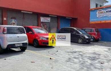 Imagem: O depósito para alugar possui 5 Vagas na garagem e 498m² de