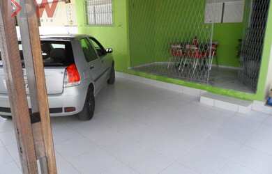 Imagem: A casa possui 2 Dormitórios, 1 Banheiro, 2 Vagas na garagem