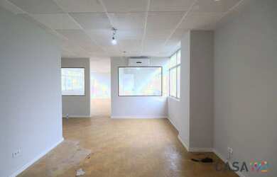 Imagem: O depósito possui 1 Vaga na garagem, 80m² de Área e está