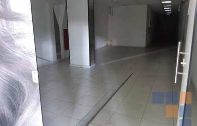 Imagem: O depósito possui 4 Vagas na garagem e 350m² de Área e está