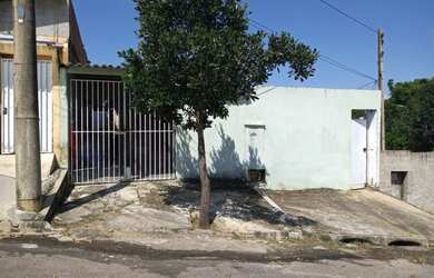 Imagem: A casa possui 4 Dormitórios, 3 Banheiros, 2 Vagas na garagem