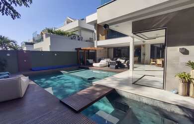 Imagem: A casa em condomínio possui 5 Dormitórios, 4 Banheiros, 5