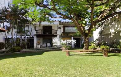 Imagem: A casa em condomínio possui 5 Dormitórios, 3 Banheiros, 4