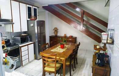 Imagem: A casa possui 3 Dormitórios, 3 Banheiros, 3 Vagas na garagem