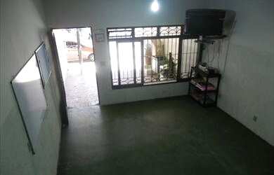 Imagem: A casa possui 2 Dormitórios, 1 Banheiro, 1 Vaga na garagem