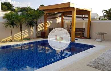 Imagem: A casa em condomínio possui 4 Dormitórios, 5 Banheiros, 4