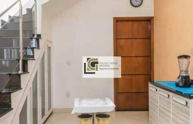 Imagem: A casa possui 4 Dormitórios, 2 Banheiros, 2 Vagas na garagem