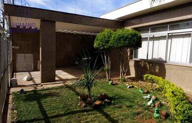 Imagem: A casa possui 3 Dormitórios, 4 Banheiros, 360m² de Área e