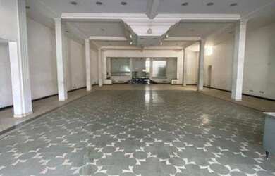 Imagem: O depósito possui 350m² de Área e está localizado em Centro