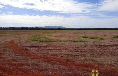 Imagem: A fazenda possui 18.100.000m² de Área e está localizado
