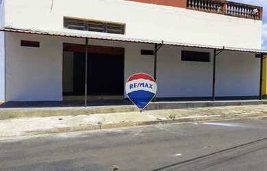 Imagem: O depósito possui 4 Vagas na garagem, 70m² de Área e está