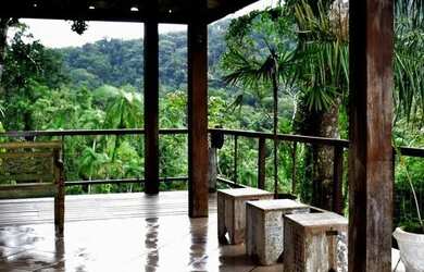 Imagem: A casa possui 5 Dormitórios, 5 Banheiros, 4 Vagas na garagem