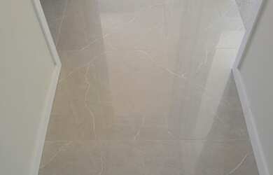 Imagem 8: Juvevê - Alto da Xv - 02 quartos, 01 suite, bwc social, vaga livre, NOVO, piso porcelanato