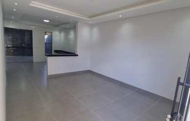 Imagem: A casa possui 3 Dormitórios, 1 Banheiro, 3 Vagas na garagem