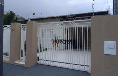 Imagem: A casa possui 3 Dormitórios, 2 Banheiros, 3 Vagas na garagem