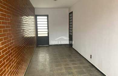 Imagem: O depósito possui 1 Vaga na garagem e 214m² de Área e está