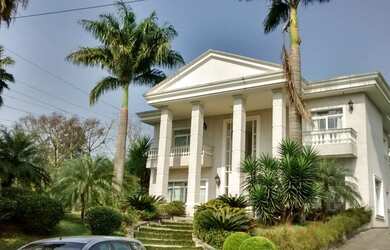 Imagem: A casa em condomínio possui 4 Dormitórios, 5 Banheiros, 5