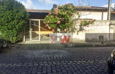 Imagem: A casa possui 4 Dormitórios, 3 Banheiros, 2 Vagas na garagem