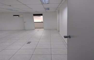 Imagem: O depósito possui 1 Vaga na garagem, 200m² de Área e está