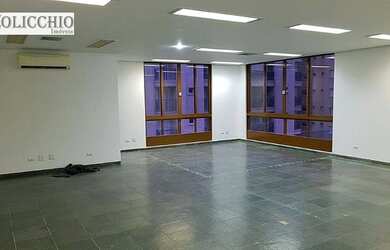 Imagem: O depósito possui 2 Vagas na garagem, 92m² de Área e está