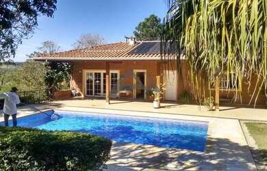 Imagem: A casa em condomínio possui 3 Dormitórios, 2 Banheiros, 5