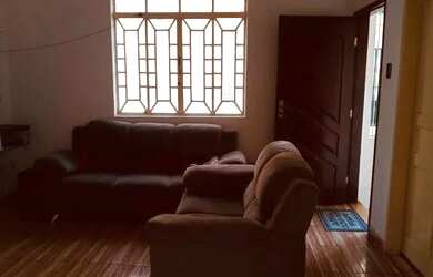 Imagem: A casa possui 3 Dormitórios, 2 Banheiros, 1 Vaga na garagem