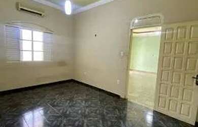 Imagem: A casa possui 2 Dormitórios, 2 Banheiros, 1 Vaga na garagem