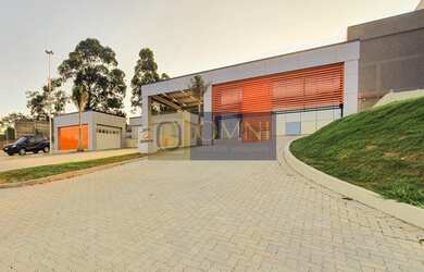 Imagem: O depósito possui 5 Vagas na garagem, 1.251m² de Área e