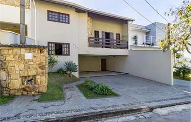 Imagem: A casa em condomínio possui 3 Dormitórios, 4 Banheiros, 304m²