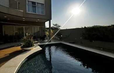 Imagem: A casa em condomínio possui 5 Dormitórios, 5 Banheiros, 5