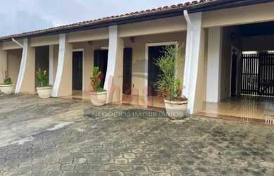 Imagem: A casa possui 3 Dormitórios, 4 Banheiros, 5 Vagas na garagem