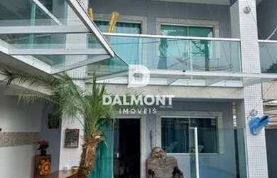 Imagem: A casa possui 4 Dormitórios, 5 Banheiros, 1 Vaga na garagem