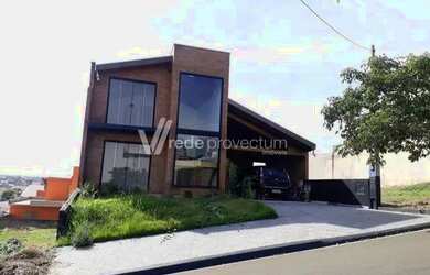 Imagem: A casa em condomínio possui 3 Dormitórios, 3 Banheiros, 4