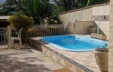 Imagem: A casa possui 3 Dormitórios, 4 Banheiros, 3 Vagas na garagem