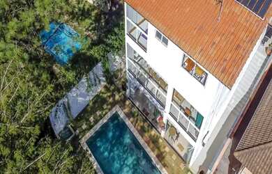 Imagem: A casa em condomínio possui 5 Dormitórios, 5 Banheiros, 5