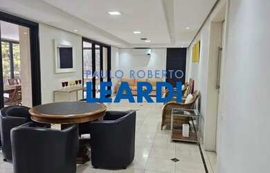 Imagem: O apartamento possui 4 Dormitórios, 5 Banheiros, 4 Vagas na