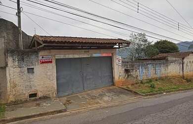 Imagem: A casa possui 2 Dormitórios, 2 Banheiros, 4 Vagas na garagem