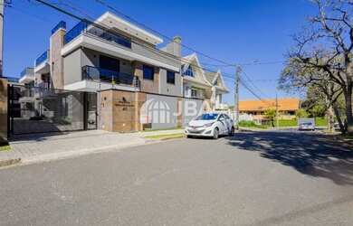 Imagem: A casa possui 3 Dormitórios, 4 Banheiros, 3 Vagas na garagem