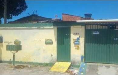 Imagem: A casa possui 4 Dormitórios, 3 Banheiros, 1 Vaga na garagem