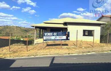 Imagem: A casa possui 4 Dormitórios, 5 Banheiros, 5 Vagas na garagem