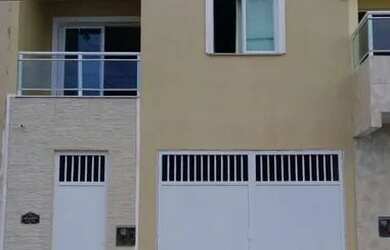 Imagem: A casa possui 4 Dormitórios, 2 Banheiros, 1 Vaga na garagem