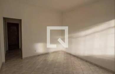 Imagem: A casa possui 2 Dormitórios, 1 Banheiro, 2 Vagas na garagem