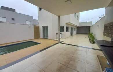 Imagem: A casa possui 3 Dormitórios, 1 Banheiro, 5 Vagas na garagem