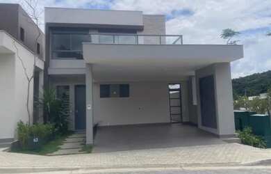 Imagem: A casa em condomínio possui 3 Dormitórios, 3 Banheiros, 2