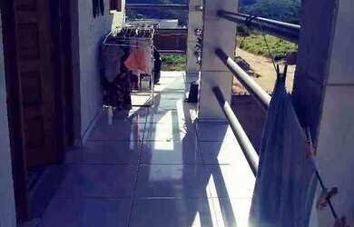 Imagem: A casa possui 2 Dormitórios, 2 Banheiros, 3 Vagas na garagem