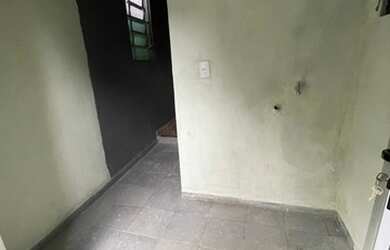 Imagem 10: Casa térrea com escada para acesso em vila - Não precisa de Fiador e...