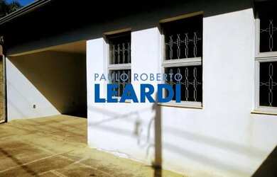 Imagem: A casa possui 3 Dormitórios, 2 Banheiros, 3 Vagas na garagem