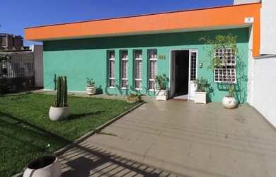 Imagem: A casa possui 5 Dormitórios, 2 Banheiros, 2 Vagas na garagem